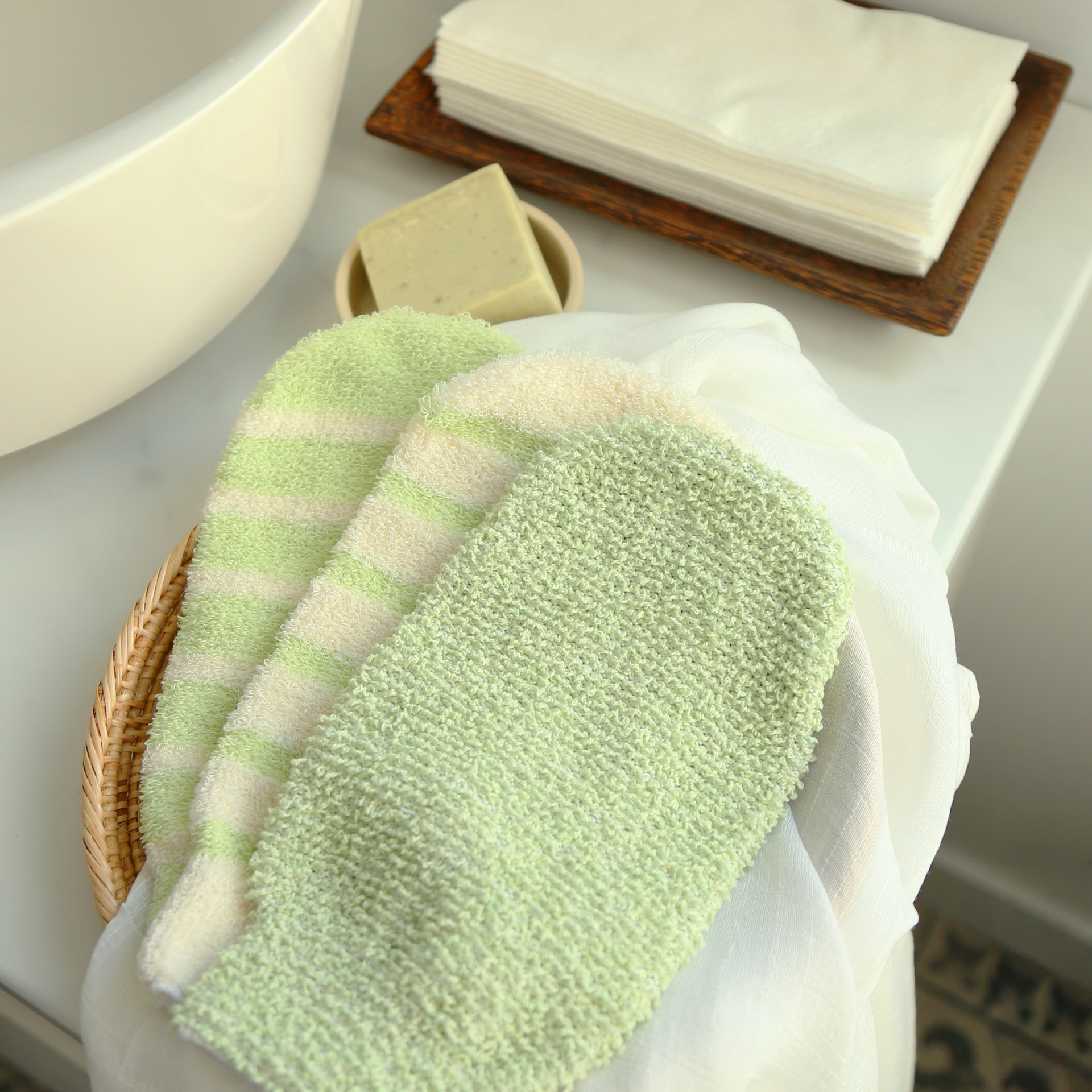 Exfoliating Bath & Shower Gloves Green