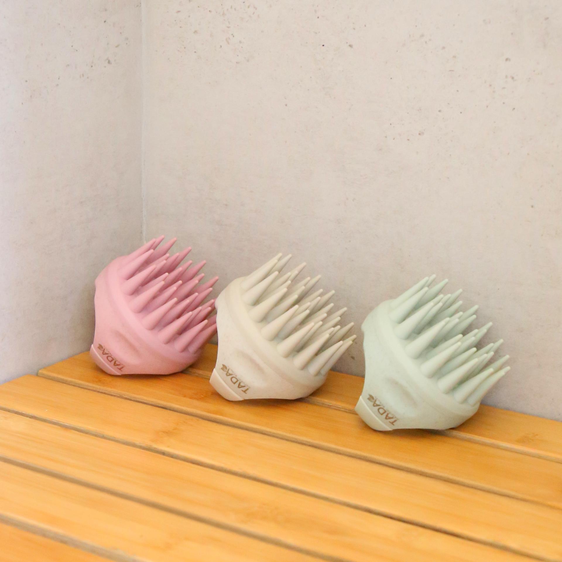 Biodegradable Long Bristle Scalp Massaging Shampoo Brush Beige